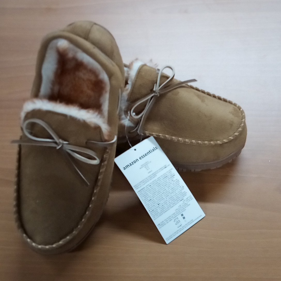 Amazon Essentials Slippers
